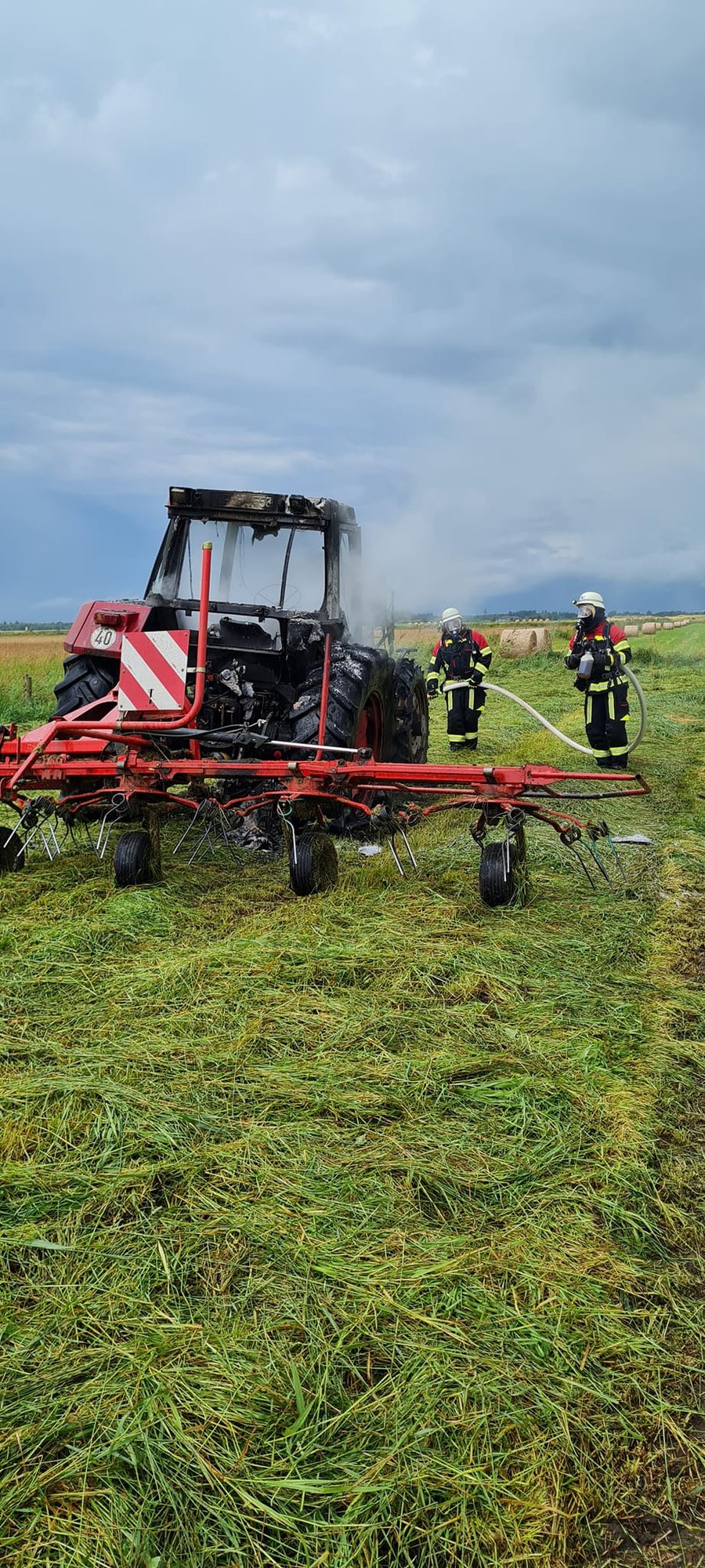 Einsatz 22/2024: FEU brennt Trecker auf Feld